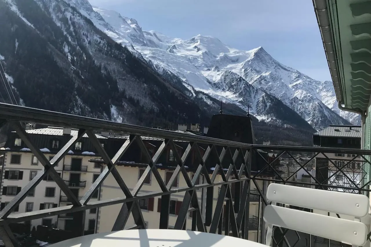 Modern Flat In The Heart Of Chamonix contacts